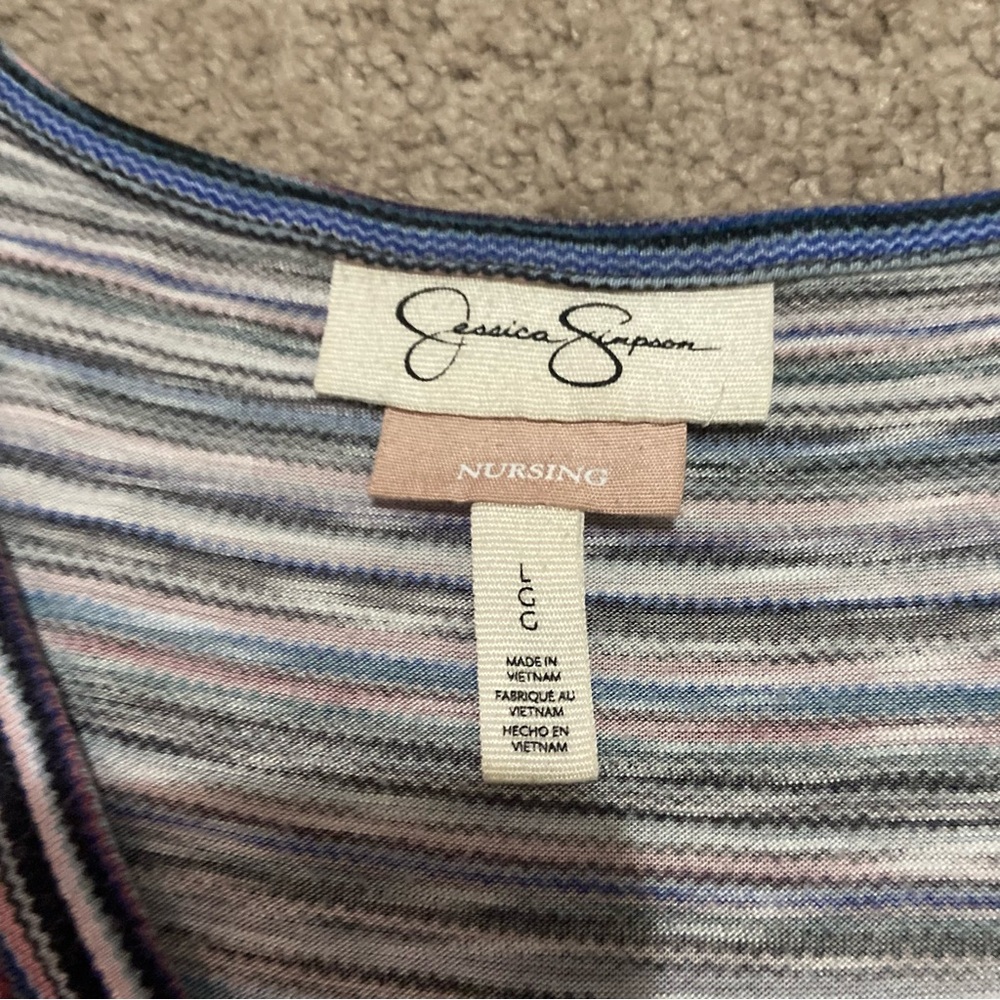Jessica Simpson Nursing Shirt Size Large - Picture 9 of 11